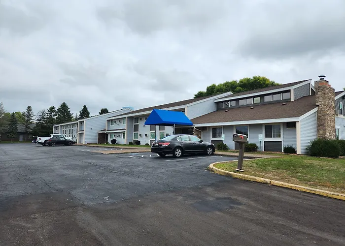 Pet Friendly hotel: Stillwater Inn & Suites